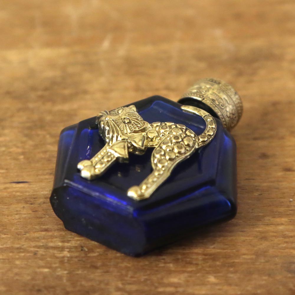 アンティーク・チェコ雑貨のお店 bábovka - チェコ ガラスの香水瓶 猫