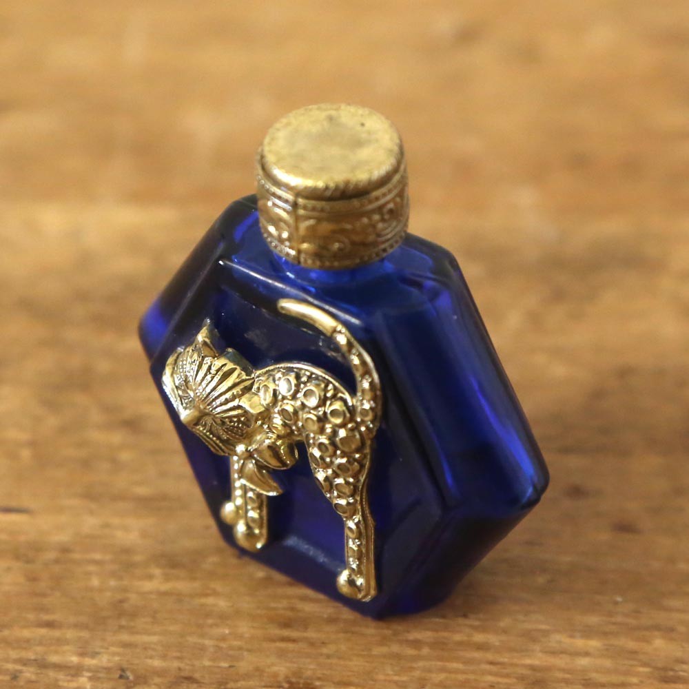 アンティーク・チェコ雑貨のお店 bábovka - チェコ ガラスの香水瓶 猫