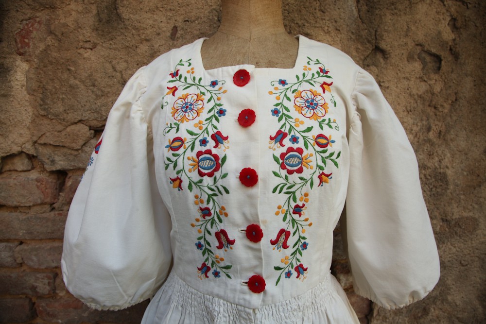 アンティーク・チェコ雑貨のお店 bábovka - 中東欧 手刺繍